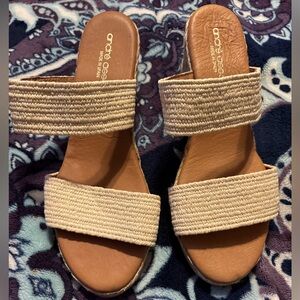 Andre Assous Women's Cream Wedge Sandals Size 38 7 Beach Preppy Vacation Basic